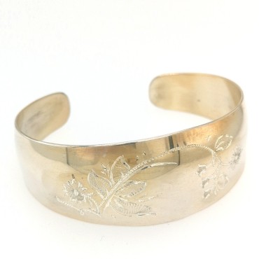 Bred armring tornedalssilver handgraverad